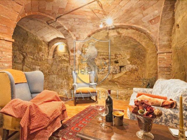 Appartamento in vendita di 350 m² in Via Umberto I