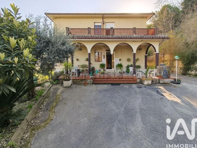 Appartamento in vendita di 350 m² in Contrada Campiglione, 43