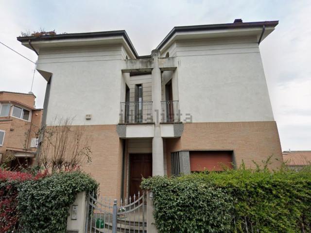 Appartamento in vendita di 351 m² in Via Giuseppe Giacosa, 25