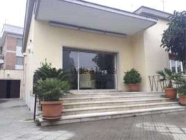 Appartamento in vendita di 351 m² in Via Umberto Maddalena
