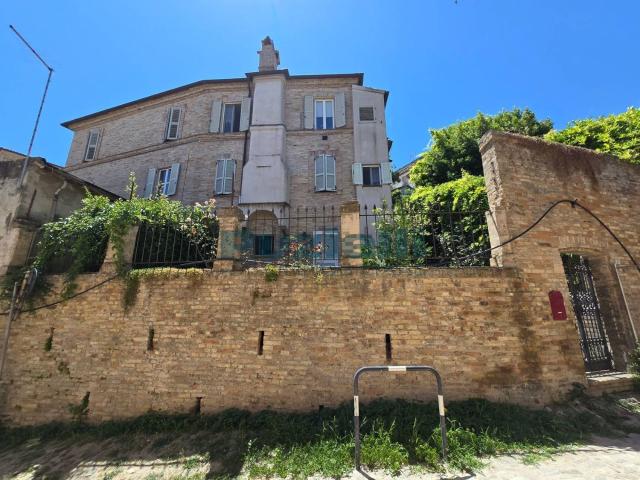 Appartamento in vendita di 353 m² in Via Sant&apos Anna, 8