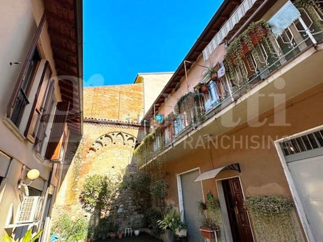 Appartamento in vendita di 355 m² in Via Alessandro Luzzago, 8