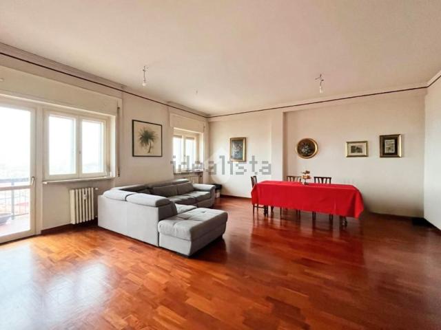 Appartamento in vendita di 355 m² in Via Martiri VI Ott 53
