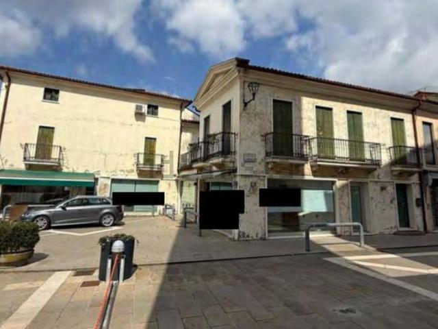 Appartamento in vendita di 355 m² in Piazza Umberto I, 1
