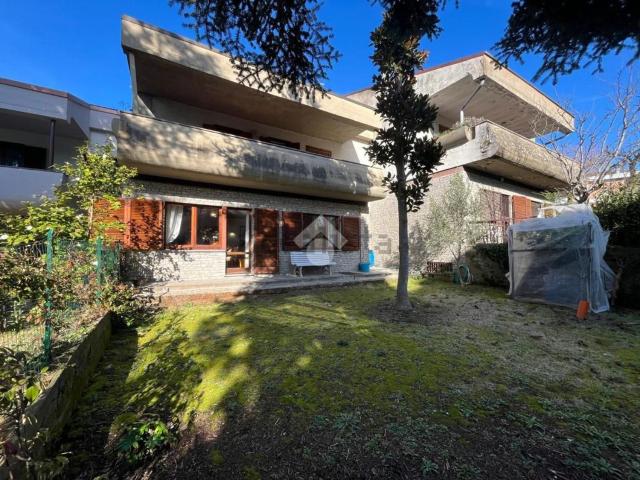 Appartamento in vendita di 357 m² in Via degli Ulivi, 41