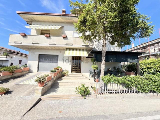 Appartamento in vendita di 358 m² in Via Olimpiadi, 35
