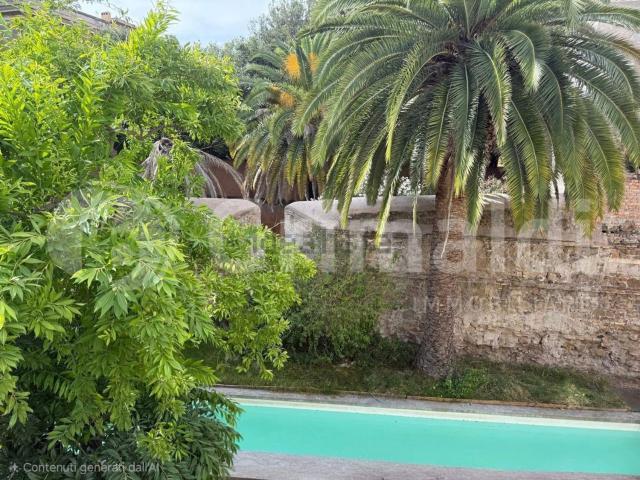 Appartamento in vendita di 358 m² in Via Locri