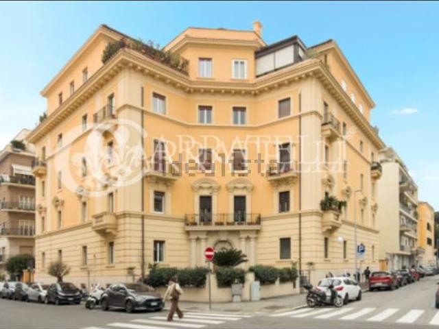 Appartamento in vendita di 358 m² in Via Lima, 36