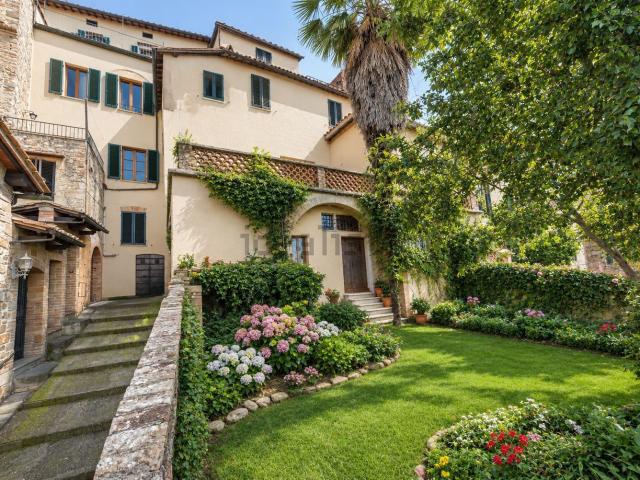 Appartamento in vendita di 360 m² in Via Giuseppe Mazzini