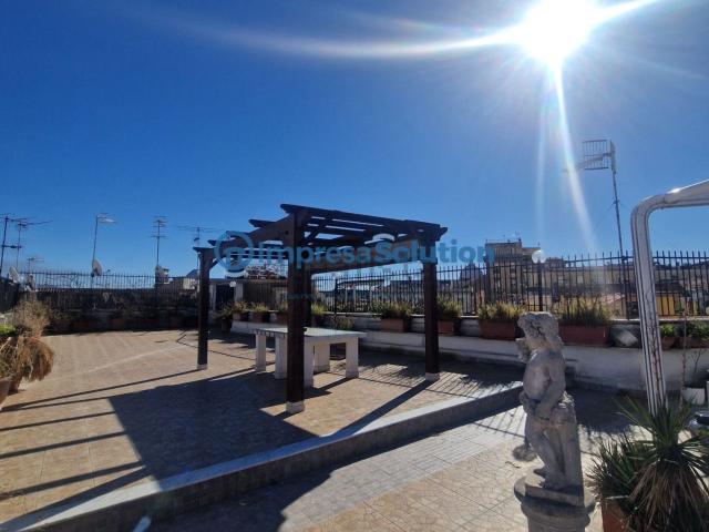 Appartamento in vendita di 360 m² in Via Domenico Cirillo