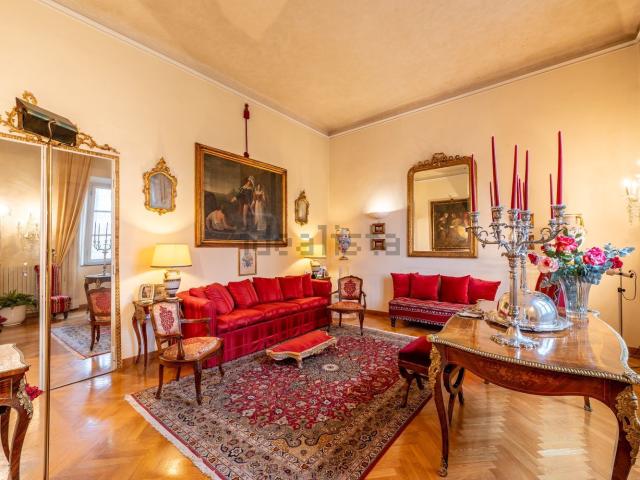 Appartamento in vendita di 360 m² in Via Santa Cecilia