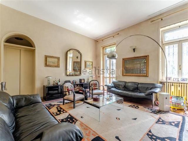 Appartamento in vendita di 360 m² in Via Serviliano Lattuada, 3