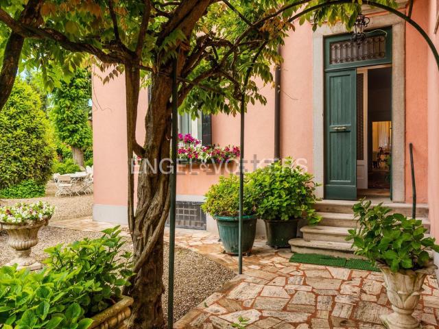 Appartamento in vendita di 360 m² in Via Pietro Buratti