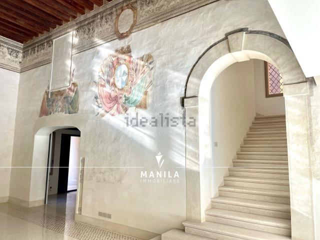 Appartamento in vendita di 360 m² in Via Tolpada