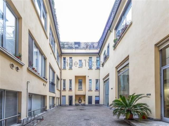 Appartamento in vendita di 360 m² in Viale Emilio Caldara, 17
