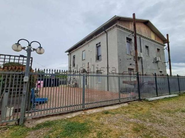 Appartamento in vendita di 362 m² in Via Torri, 304