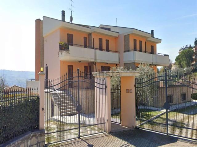 Appartamento in vendita di 362 m² in Viale IV Novembre, 24