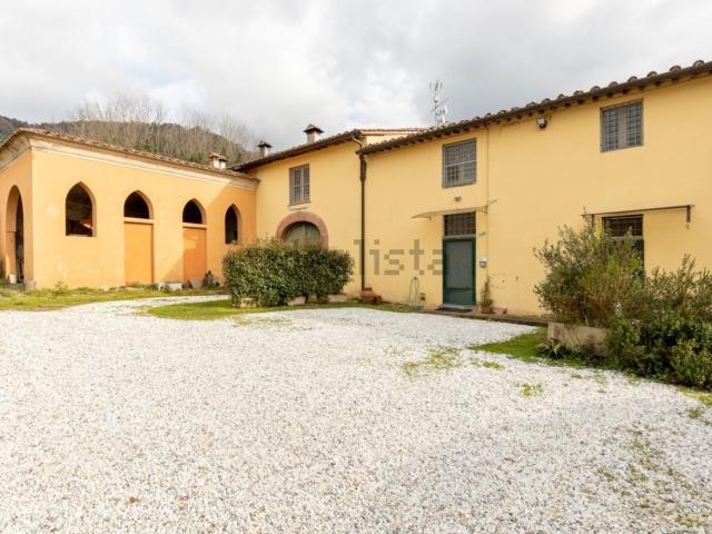 Appartamento in vendita di 363 m² in Via Statale Abetone
