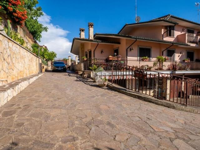 Appartamento in vendita di 365 m² in Via Lorenzo Perosi, 10
