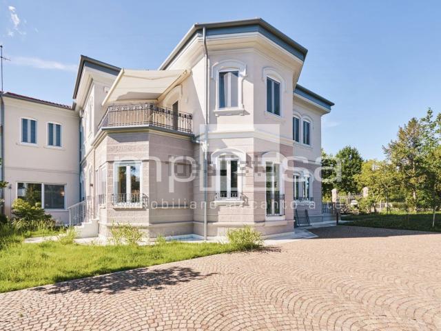 Appartamento in vendita di 365 m² in Viale Giuseppe Verdi, 1