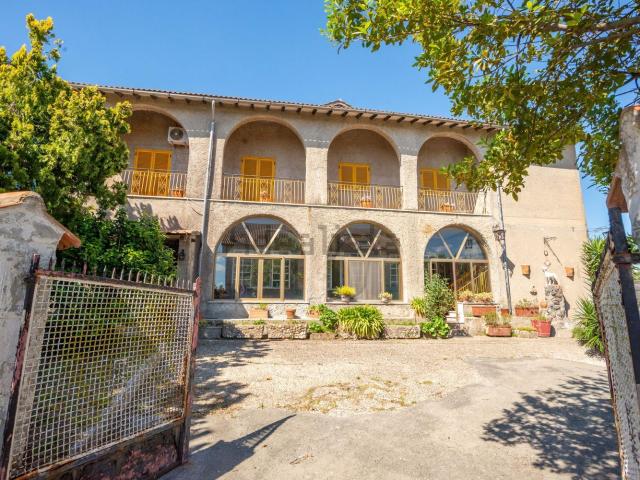 Appartamento in vendita di 368 m² in Via Braccianese Claudia, 14