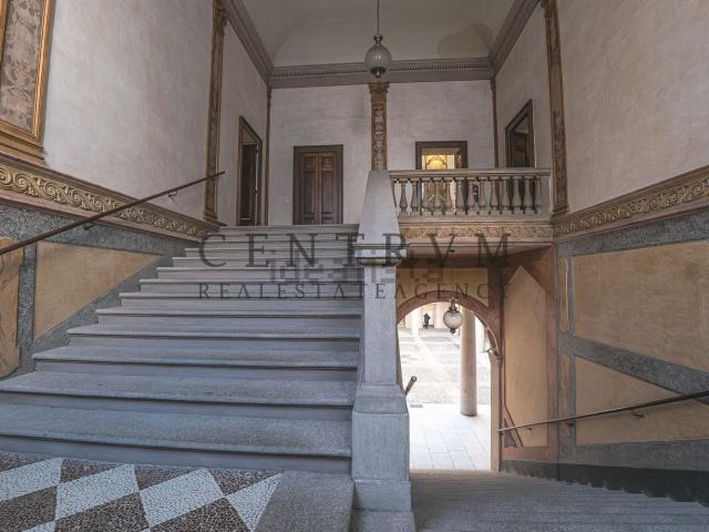 Appartamento in vendita di 370 m² in Via Cusani