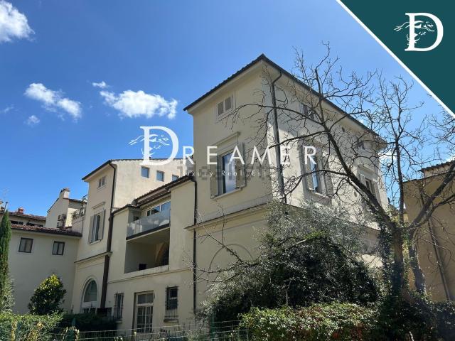 Appartamento in vendita di 370 m² in Via della Chiesa, 25