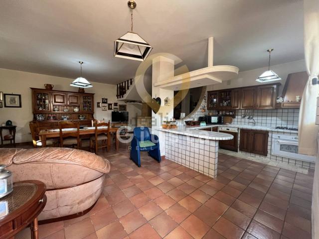Appartamento in vendita di 371 m² in Via Specchiarica, 12