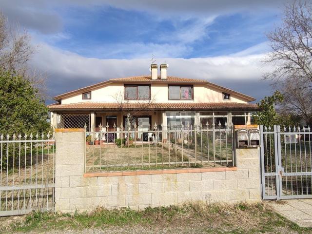 Appartamento in vendita di 375 m² in Località Poggiale
