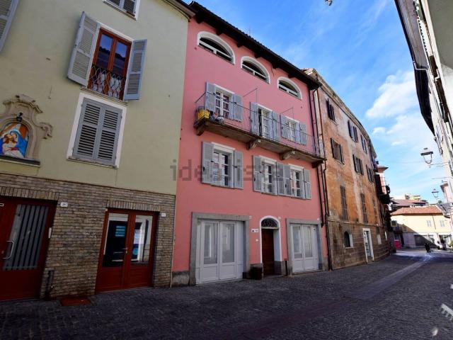 Appartamento in vendita di 378 m² in Via Giovanni Battista Beccaria, 31