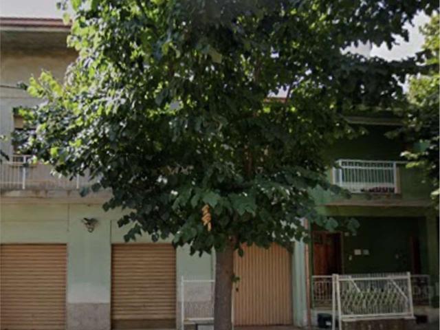 Appartamento in vendita di 380 m² in Viale Giuseppe di Vittorio, 106