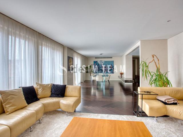 Appartamento in vendita di 380 m² in Viale Monte Grappa, 22