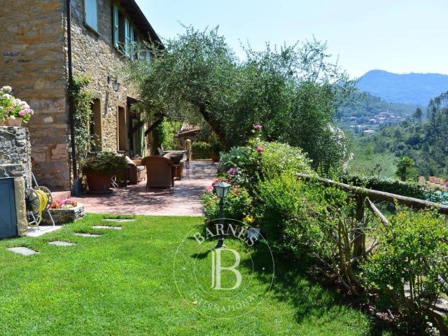 Appartamento in vendita di 380 m² in Frazione Castelli, 112