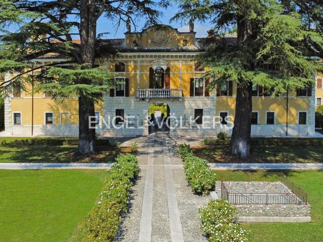 Appartamento in vendita di 383 m² in Via Casetta