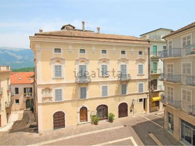 Appartamento in vendita di 385 m² in Via Roma