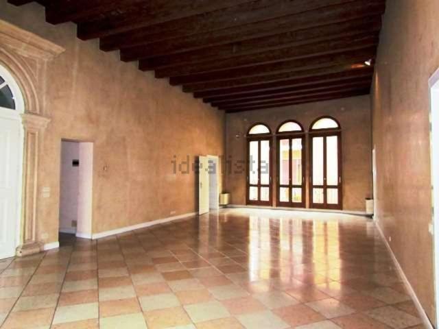 Appartamento in vendita di 385 m² in Piazza Capitaniato, 6