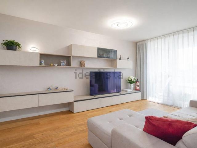 Appartamento in vendita di 387 m² in Via Falcone e Borsellino, 15