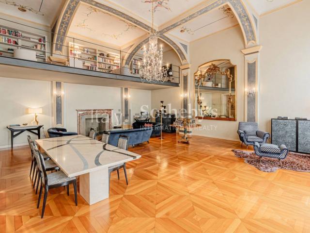 Appartamento in vendita di 390 m² in Via Real Collegio