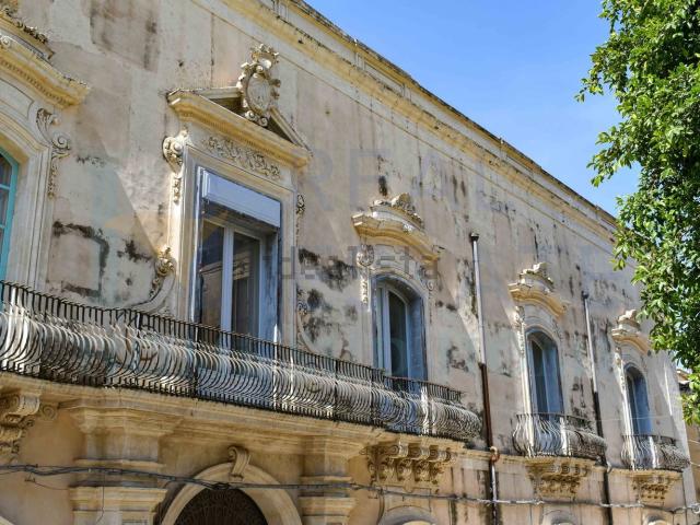 Appartamento in vendita di 390 m² in Via Tommaso Fazello, 228