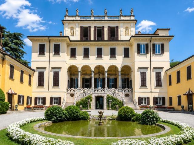 Appartamento in vendita di 390 m² in Piazza Gnecchi Ruscone, 2