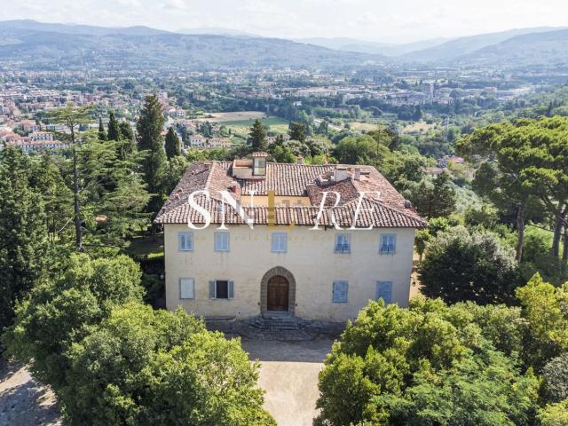 Appartamento in vendita di 390 m² in Piazza di Badia a Ripoli