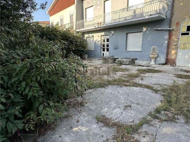 Appartamento in vendita di 392 m² in Via Alcide De Gasperi