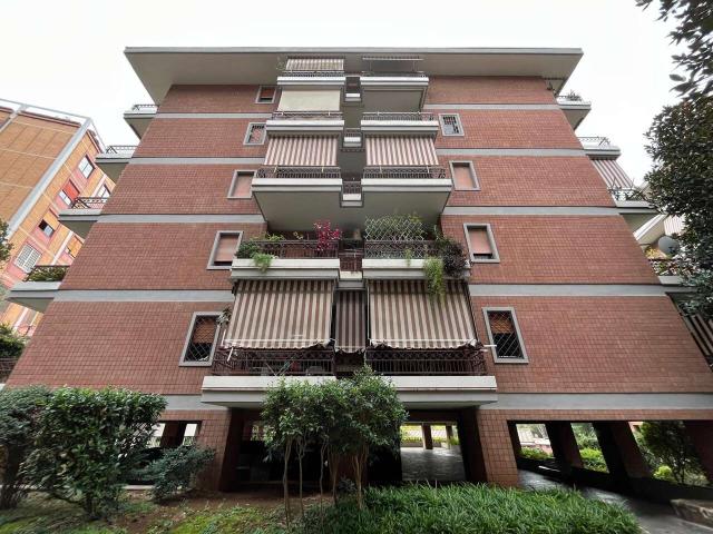 Appartamento in vendita in via benedetto croce, Roma