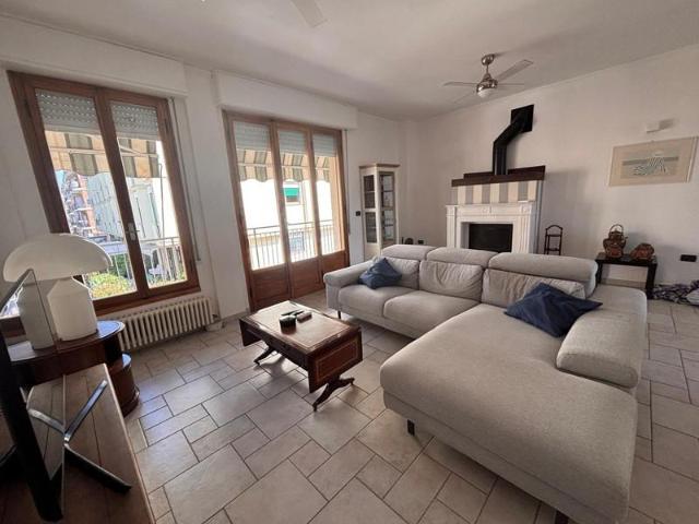 Appartamento in vendita, Massa marina di