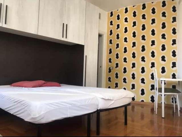 Appartamento in Via Montepulciano, Milano, di 130 m² con 4 camere da letto