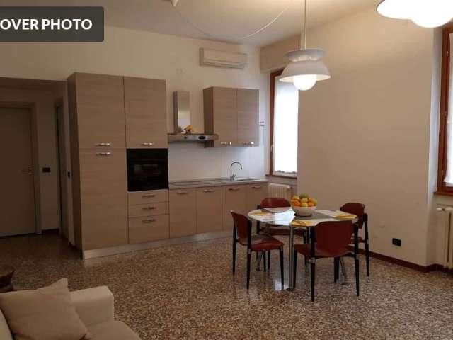 Appartamento in Via Archimede, Milano, di 72 m² con 1 camera da letto