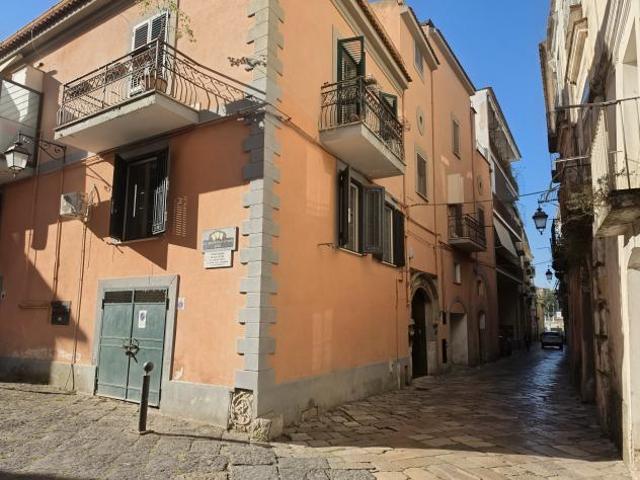 Appartamento in Via Bartolomeo De Capua