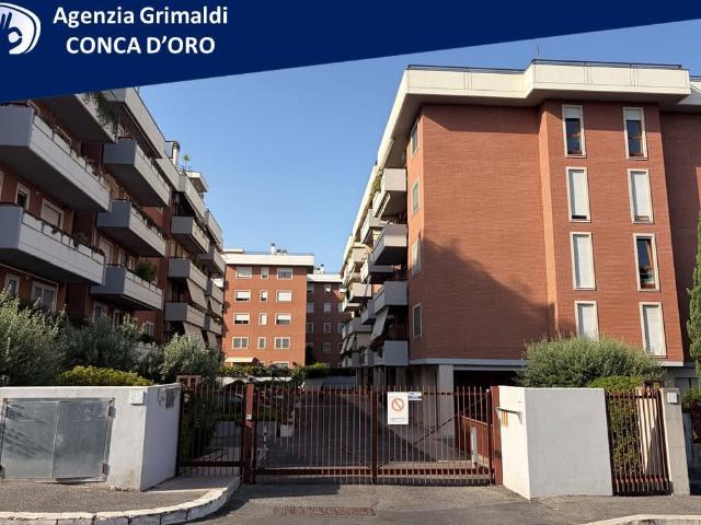 Appartamento in Via Cesare Pascoletti 25, Roma, RM