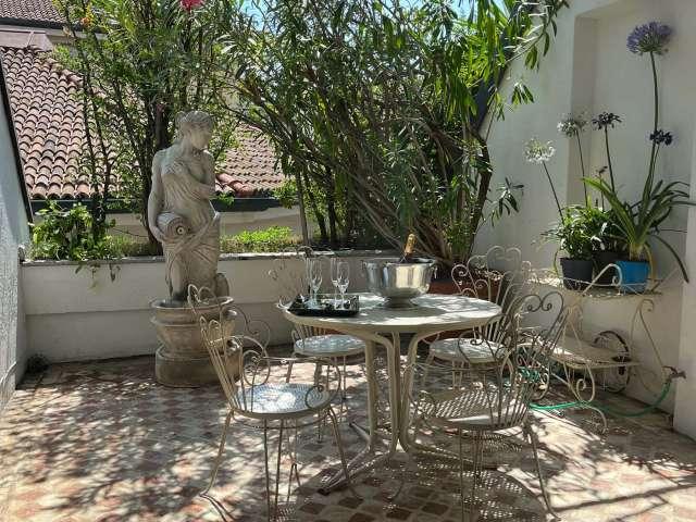 Appartamento in Via della Spiga, Milano, di 120 m² con 2 camere da letto