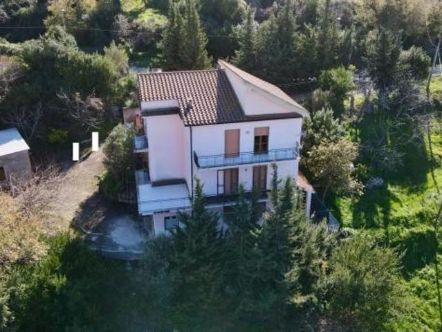 Appartamento in Via Fontana Saracena
